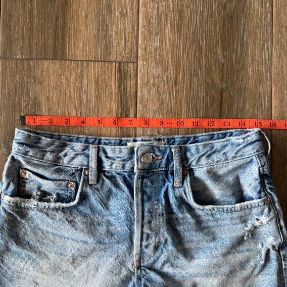 Free People 5-pocket, button-fly distressed denim shorts size 27 - Picture 2 of 7